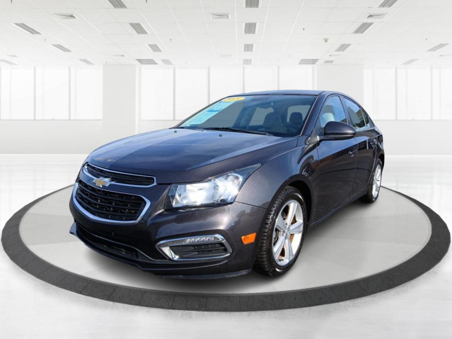 2015 Tungsten Metallic Chevrolet Cruze 2LT Auto (1G1PE5SB2F7) with an 1.4L L4 DOHC 16V TURBO engine, 6-Speed Automatic transmission, located at 1230 East Main St, Xenia, OH, 45385, (937) 908-9800, 39.687321, -83.910294 - Photo#7