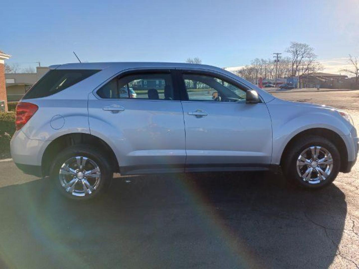 2015 Champagne Silver Metallic Chevrolet Equinox LS AWD (2GNFLEEK6F6) with an 2.4L L4 DOHC 16V FFV engine, 6-Speed Automatic transmission, located at 1951 S Dayton Lakeview Rd., New Carlisle, OH, 45344, (937) 908-9800, 39.890999, -84.050255 - Photo#4