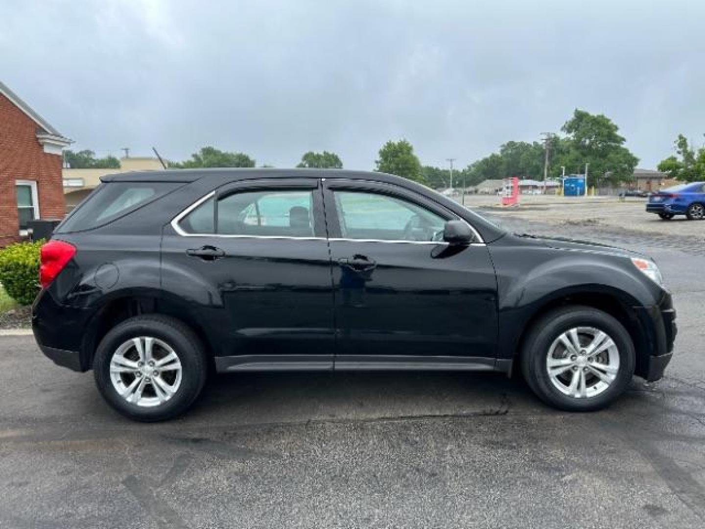 2015 Black Chevrolet Equinox LS 2WD (2GNALAEK8F1) with an 2.4L L4 DOHC 16V FFV engine, 6-Speed Automatic transmission, located at 880 E. National Road, Vandalia, OH, 45377, (937) 908-9800, 39.892189, -84.181015 - Photo#5