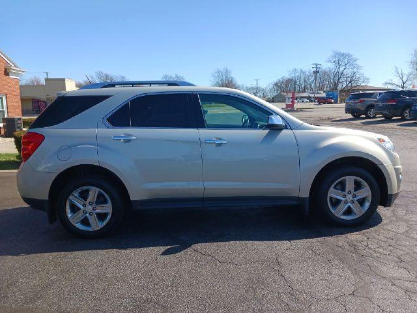 2015 Champagne Silver Metallic Chevrolet Equinox LTZ AWD (2GNFLHEK8F6) with an 2.4L L4 DOHC 16V FFV engine, 6-Speed Automatic transmission, located at 880 E. National Road, Vandalia, OH, 45377, (937) 908-9800, 39.892189, -84.181015 - Photo#4