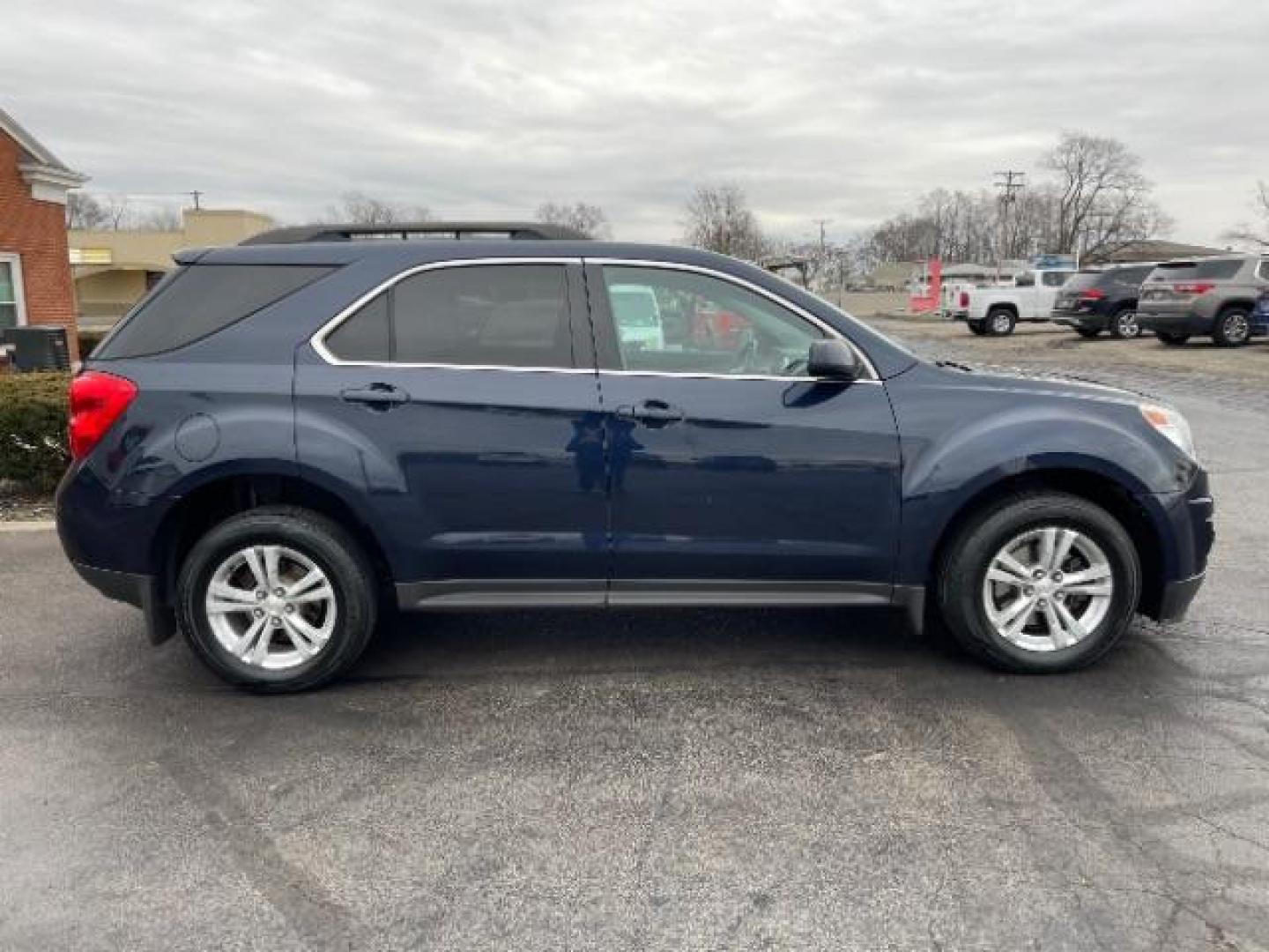 2015 Blue Velvet Metallic Chevrolet Equinox 1LT 2WD (2GNALBEK6F1) with an 2.4L L4 DOHC 16V FFV engine, 6-Speed Automatic transmission, located at 1099 N County Rd 25A, OH, 45373, (937) 908-9800, 40.057079, -84.212883 - Photo#2