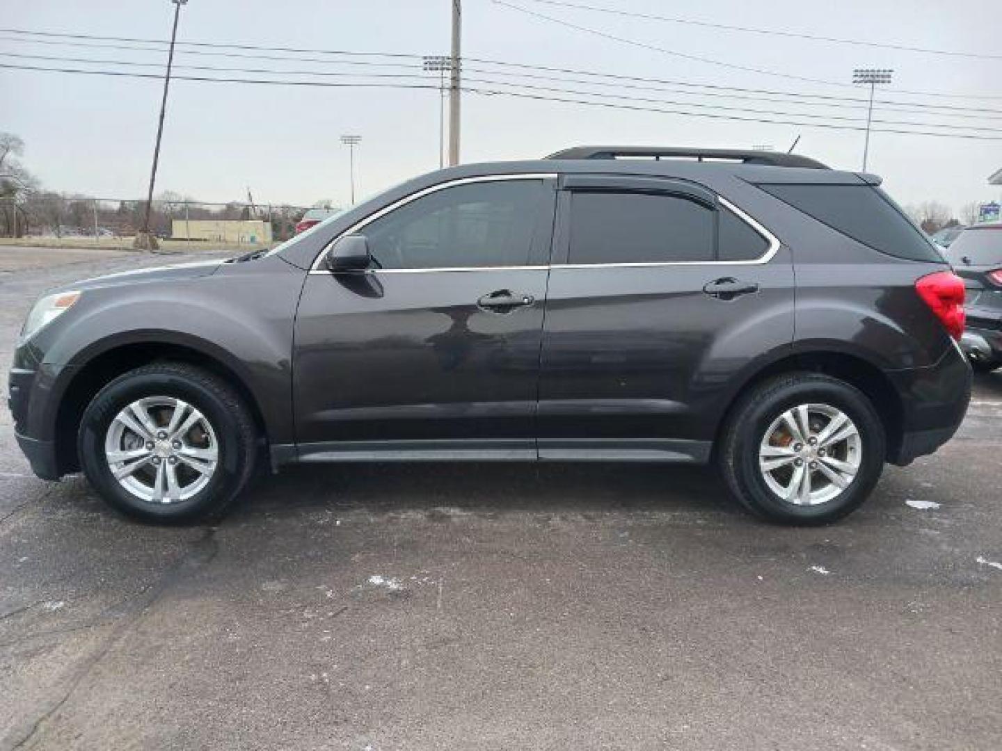 2015 Tungsten Metallic Chevrolet Equinox 1LT 2WD (1GNALBEK9FZ) with an 2.4L L4 DOHC 16V FFV engine, 6-Speed Automatic transmission, located at 1184 Kauffman Ave, Fairborn, OH, 45324, (937) 908-9800, 39.807365, -84.029114 - Photo#3