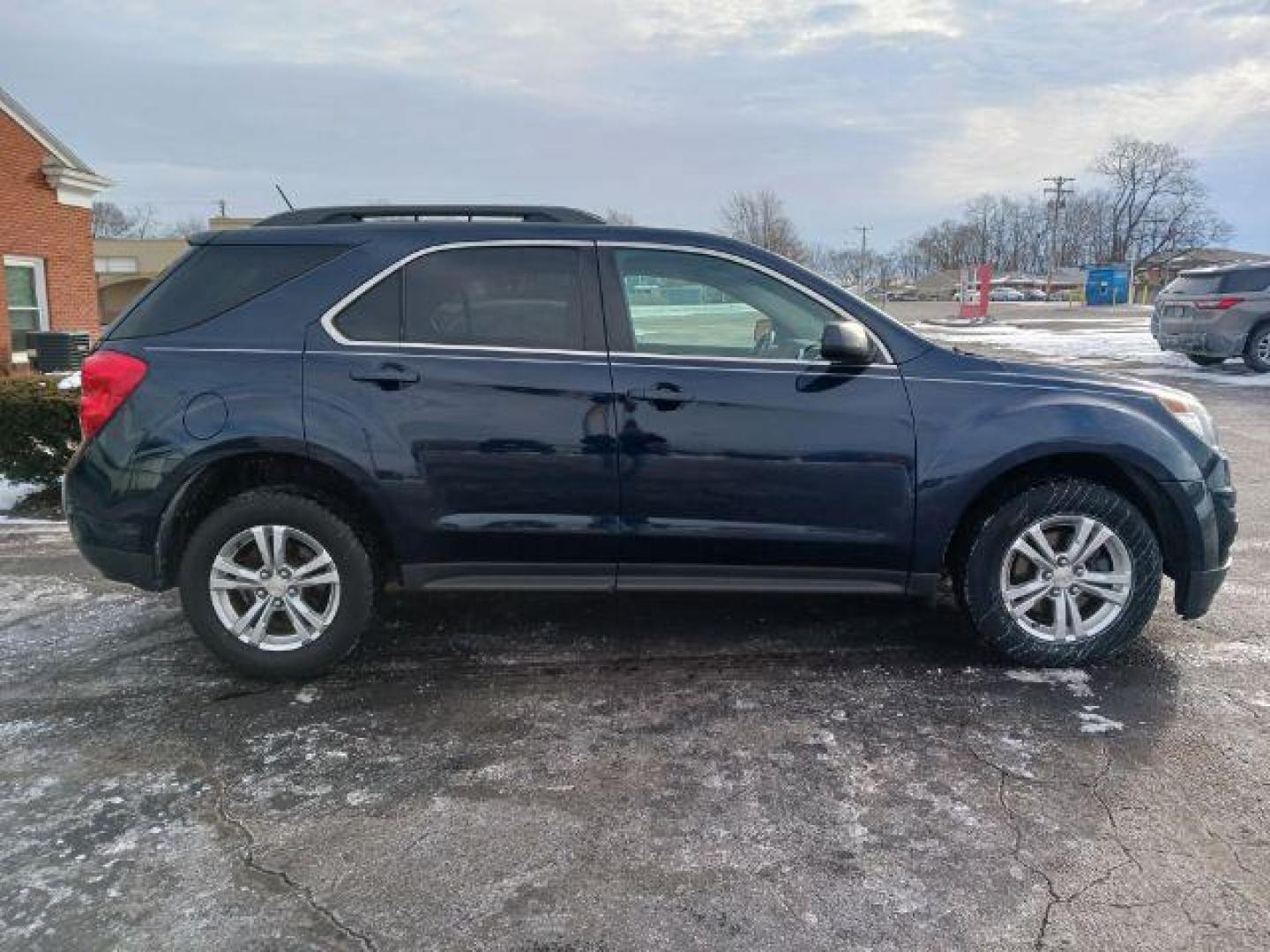 2015 Blue Velvet Metallic Chevrolet Equinox 1LT 2WD (2GNALBEK1F1) with an 2.4L L4 DOHC 16V FFV engine, 6-Speed Automatic transmission, located at 1230 East Main St, Xenia, OH, 45385, (937) 908-9800, 39.687321, -83.910294 - Photo#4