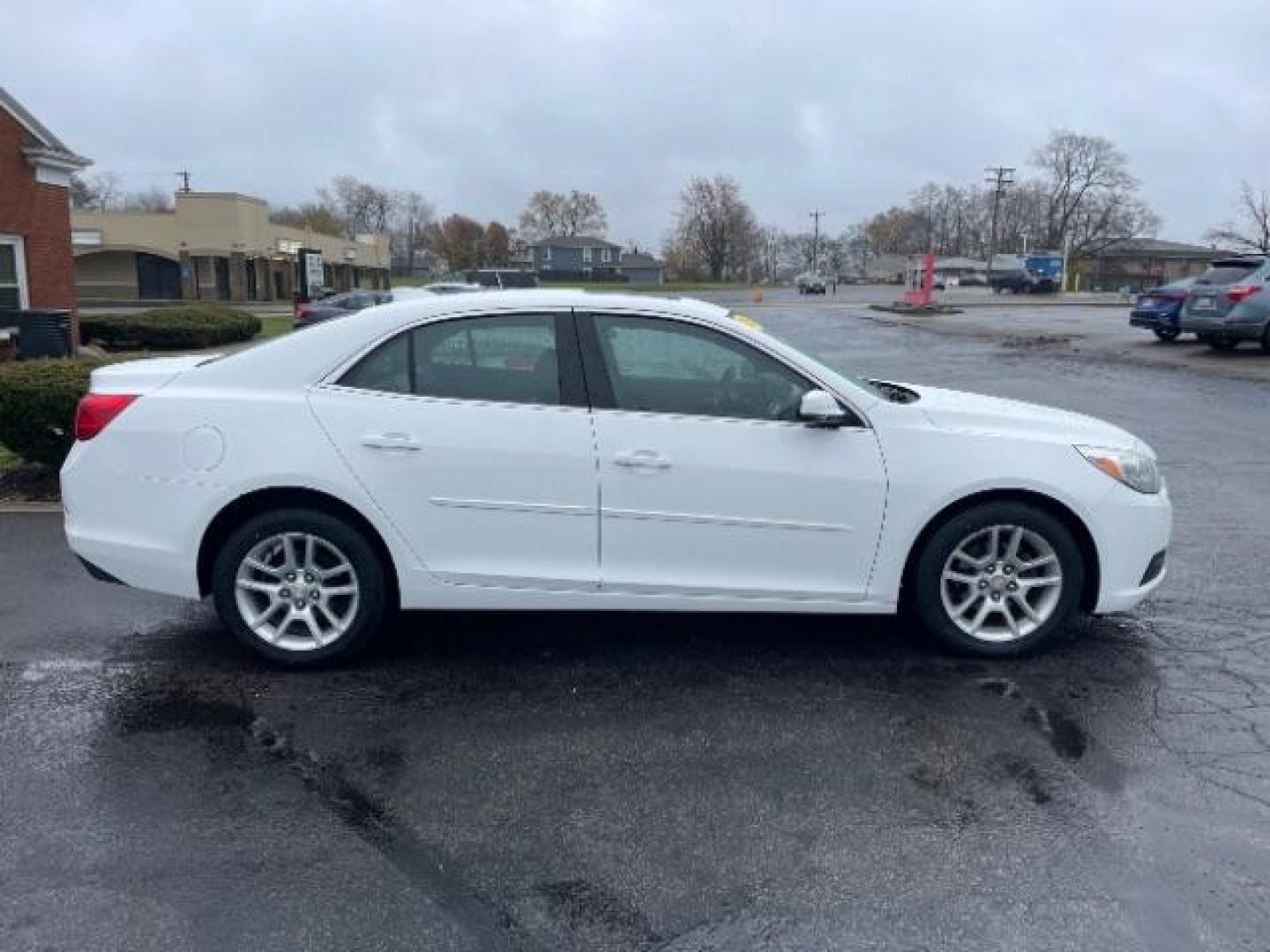 2015 Summit White Chevrolet Malibu 1LT (1G11C5SL5FF) with an 2.5L L4 DOHC 16V engine, 6-Speed Automatic transmission, located at 1951 S Dayton Lakeview Rd., New Carlisle, OH, 45344, (937) 908-9800, 39.890999, -84.050255 - Photo#3