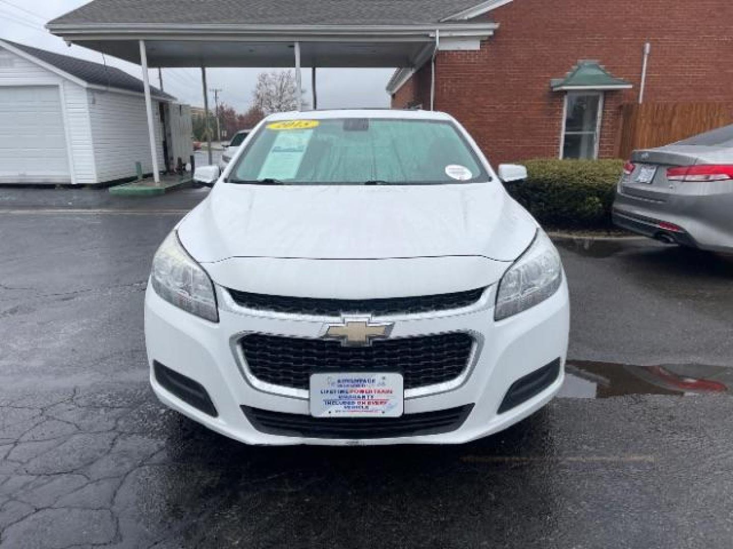 2015 Summit White Chevrolet Malibu 1LT (1G11C5SL5FF) with an 2.5L L4 DOHC 16V engine, 6-Speed Automatic transmission, located at 1951 S Dayton Lakeview Rd., New Carlisle, OH, 45344, (937) 908-9800, 39.890999, -84.050255 - Photo#5