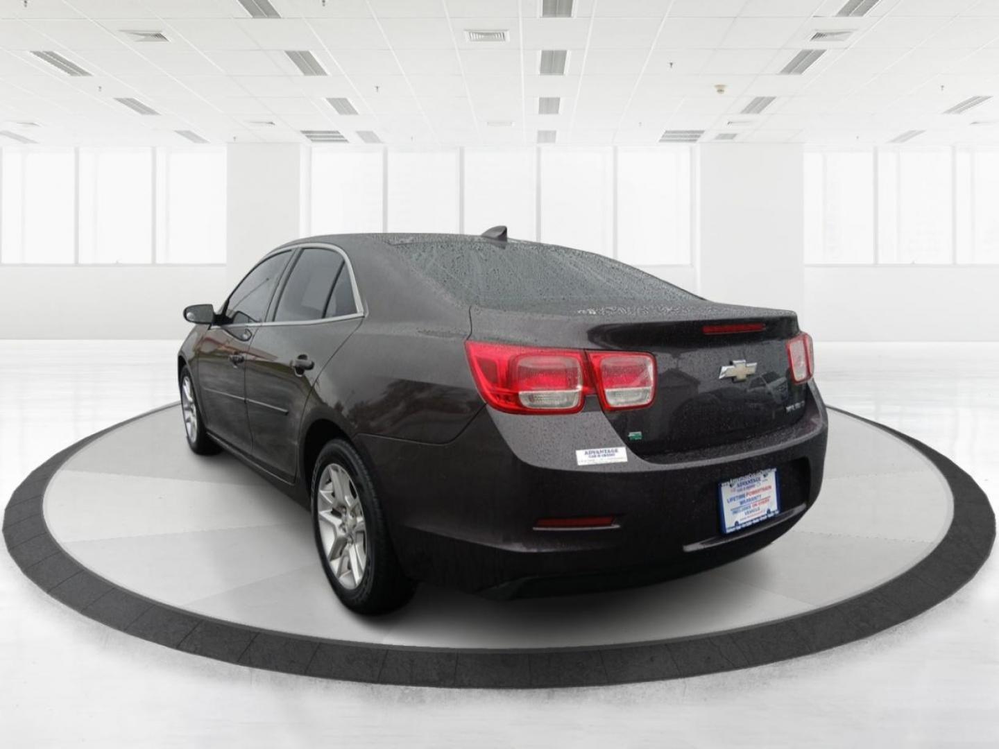 2015 Chevrolet Malibu 1LT (1G11C5SL1FF) with an 2.5L L4 DOHC 16V engine, 6-Speed Automatic transmission, located at 1184 Kauffman Ave, Fairborn, OH, 45324, (937) 908-9800, 39.807072, -84.030914 - 2015 Chevrolet Malibu 1LT - Photo#4