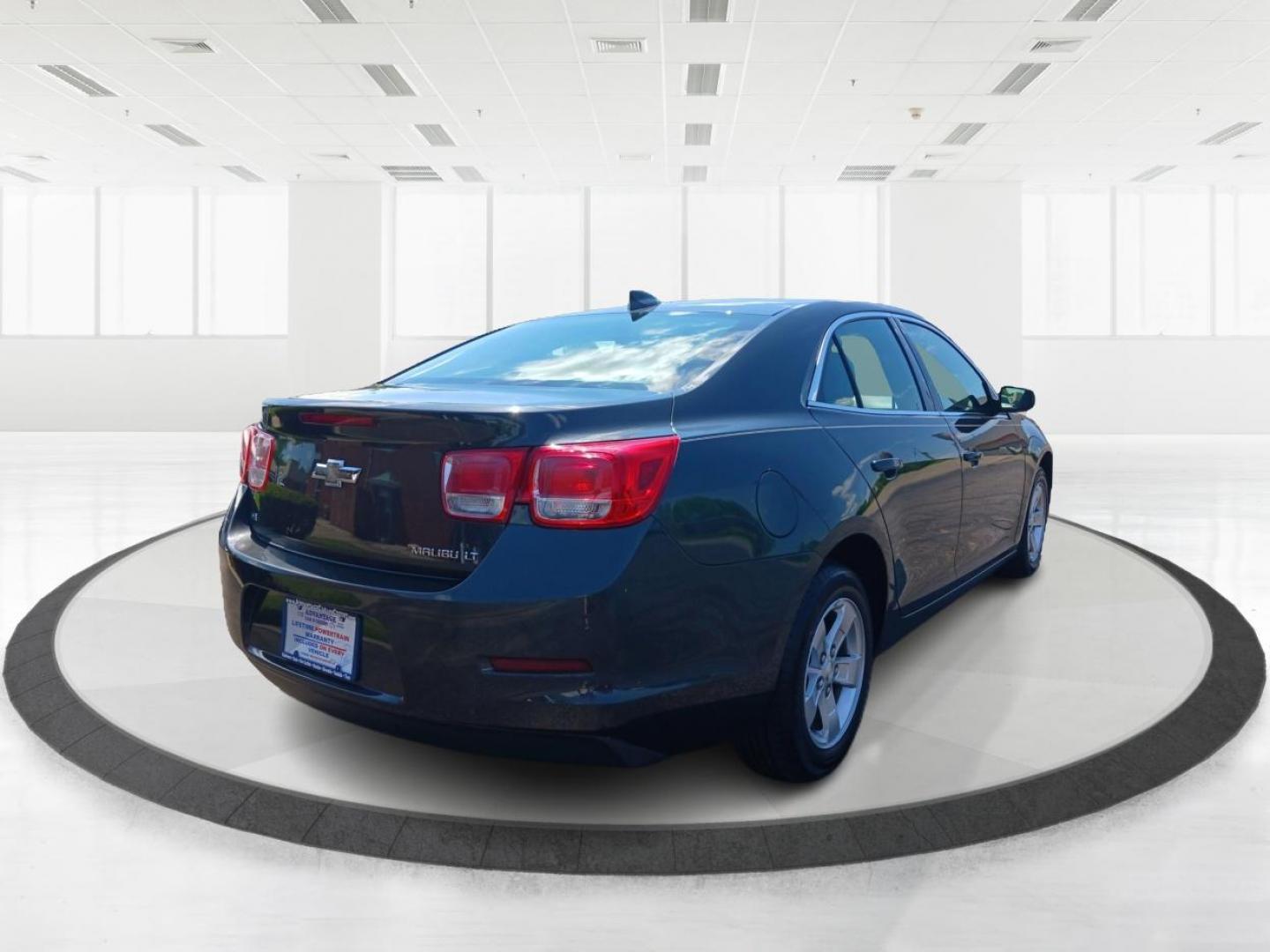 2015 Ashen Gray Metallic Chevrolet Malibu 1LT (1G11C5SL2FF) with an 2.5L L4 DOHC 16V engine, 6-Speed Automatic transmission, located at 1230 East Main St, Xenia, OH, 45385, (937) 908-9800, 39.687321, -83.910294 - Photo#2