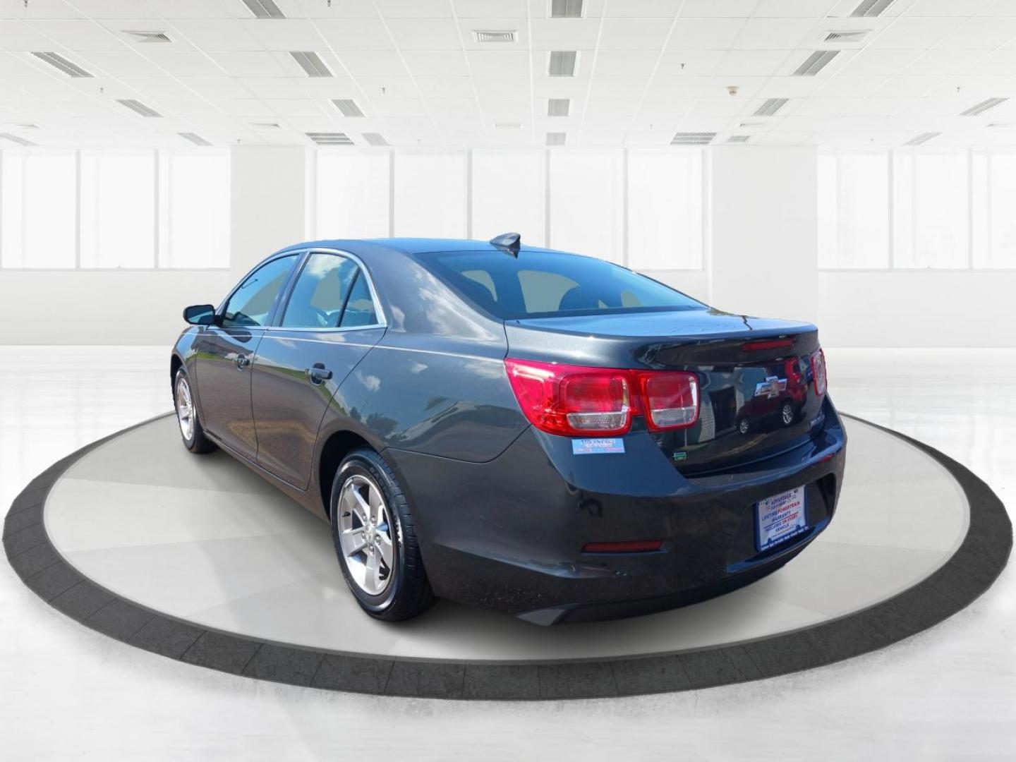 2015 Ashen Gray Metallic Chevrolet Malibu 1LT (1G11C5SL2FF) with an 2.5L L4 DOHC 16V engine, 6-Speed Automatic transmission, located at 1230 East Main St, Xenia, OH, 45385, (937) 908-9800, 39.687321, -83.910294 - Photo#4