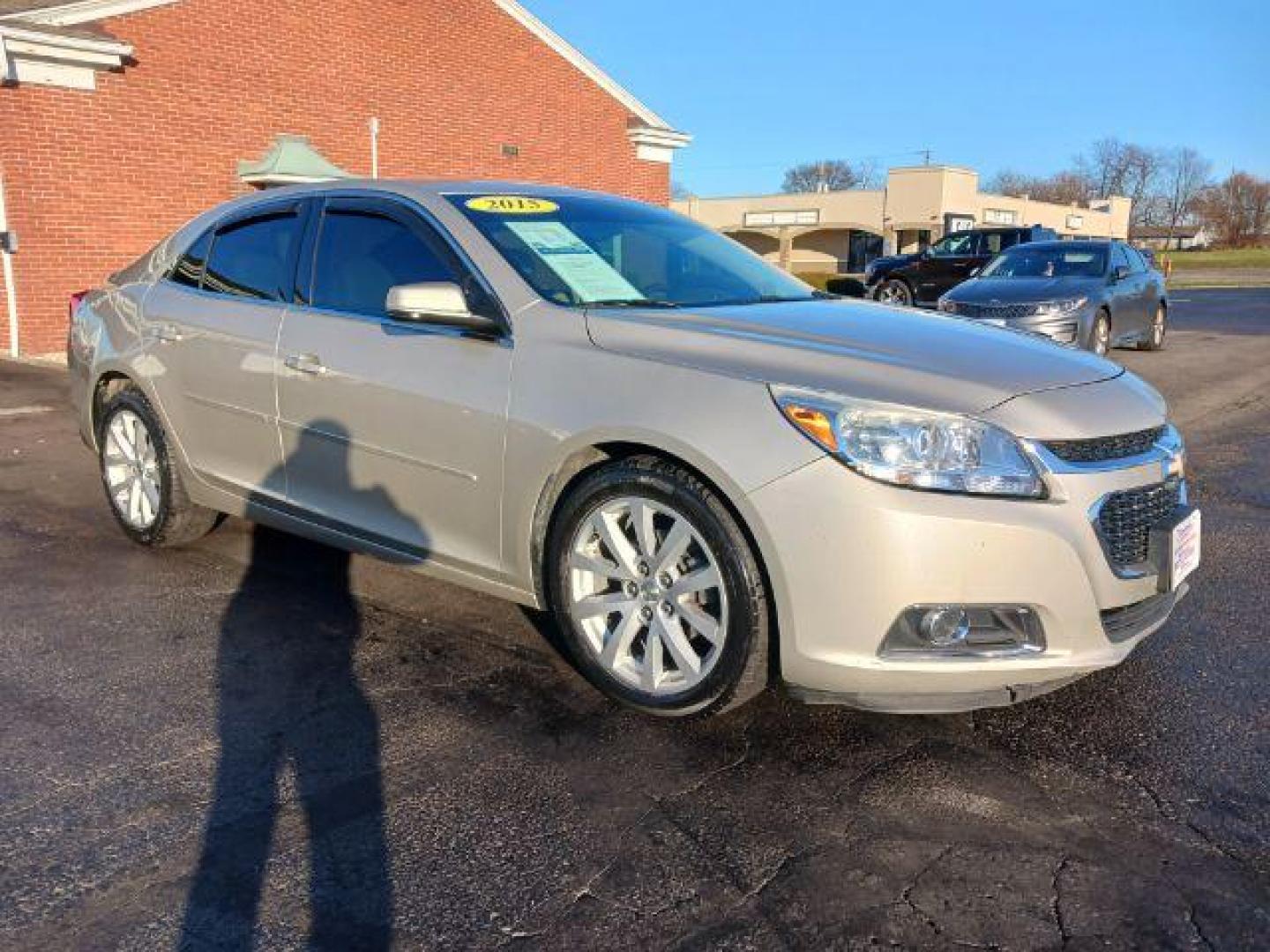 2015 Champagne Silver Metallic Chevrolet Malibu 2LT (1G11D5SL2FF) with an 2.5L L4 DOHC 16V engine, 6-Speed Automatic transmission, located at 1230 East Main St, Xenia, OH, 45385, (937) 908-9800, 39.687321, -83.910294 - Photo#0