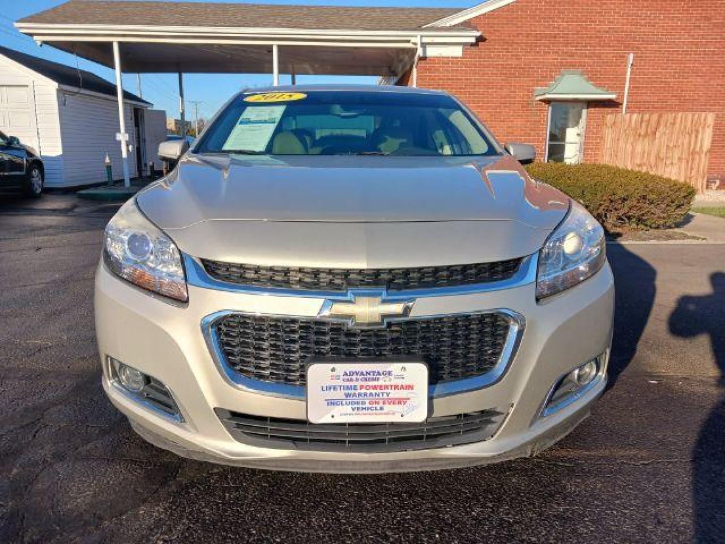 2015 Champagne Silver Metallic Chevrolet Malibu 2LT (1G11D5SL2FF) with an 2.5L L4 DOHC 16V engine, 6-Speed Automatic transmission, located at 1230 East Main St, Xenia, OH, 45385, (937) 908-9800, 39.687321, -83.910294 - Photo#1