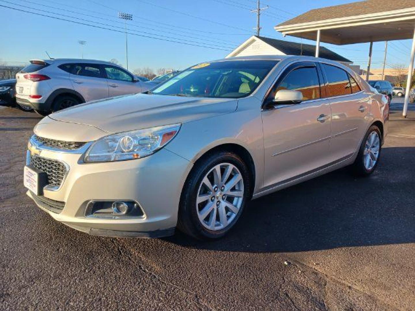 2015 Champagne Silver Metallic Chevrolet Malibu 2LT (1G11D5SL2FF) with an 2.5L L4 DOHC 16V engine, 6-Speed Automatic transmission, located at 1230 East Main St, Xenia, OH, 45385, (937) 908-9800, 39.687321, -83.910294 - Photo#2