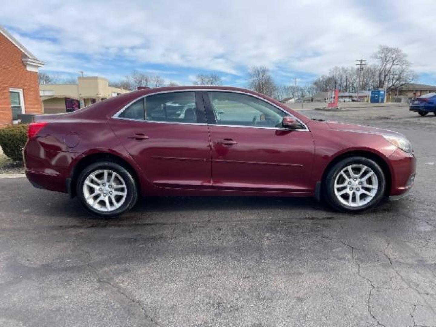 2015 Butte Red Metallic Chevrolet Malibu 1LT (1G11C5SL6FF) with an 2.5L L4 DOHC 16V engine, 6-Speed Automatic transmission, located at 1230 East Main St, Xenia, OH, 45385, (937) 908-9800, 39.687321, -83.910294 - Photo#3