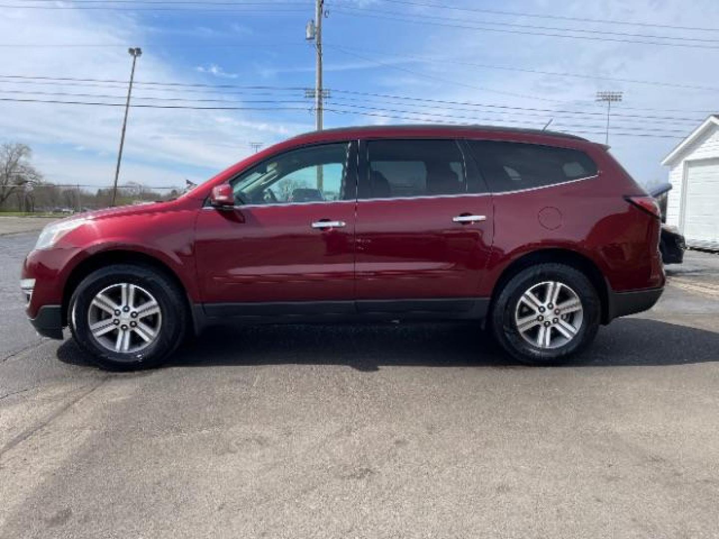 2015 Siren Red Tintcoat Chevrolet Traverse 2LT AWD (1GNKVHKD7FJ) with an 3.6L V6 DOHC 24V engine, 6-Speed Automatic transmission, located at 1184 Kauffman Ave, Fairborn, OH, 45324, (937) 908-9800, 39.807365, -84.029114 - Photo#4