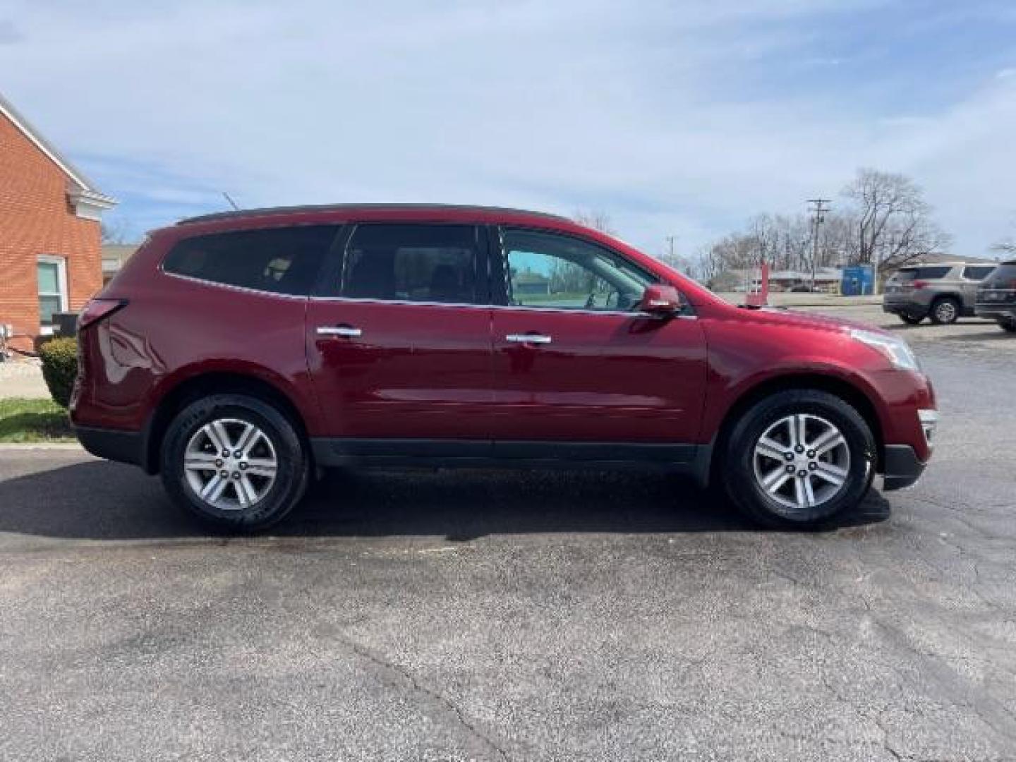 2015 Siren Red Tintcoat Chevrolet Traverse 2LT AWD (1GNKVHKD7FJ) with an 3.6L V6 DOHC 24V engine, 6-Speed Automatic transmission, located at 1184 Kauffman Ave, Fairborn, OH, 45324, (937) 908-9800, 39.807365, -84.029114 - Photo#5