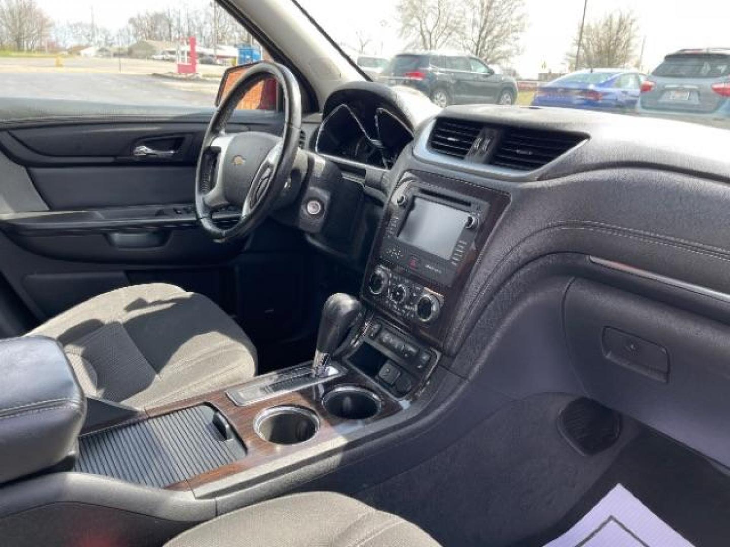 2015 Siren Red Tintcoat Chevrolet Traverse 2LT AWD (1GNKVHKD7FJ) with an 3.6L V6 DOHC 24V engine, 6-Speed Automatic transmission, located at 1184 Kauffman Ave, Fairborn, OH, 45324, (937) 908-9800, 39.807365, -84.029114 - Photo#8