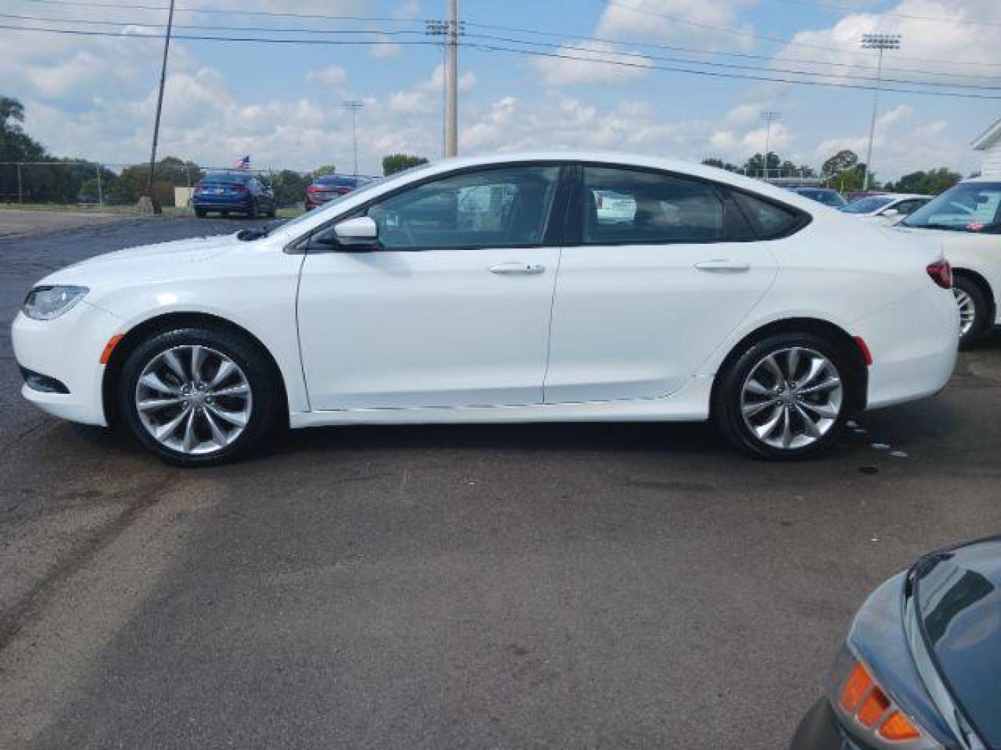 2015 Lunar White Tri-Coat Chrysler 200 S (1C3CCCBB5FN) with an 2.4L L4 DOHC 16V engine, 9-Speed Automatic transmission, located at 1230 East Main St, Xenia, OH, 45385, (937) 908-9800, 39.687321, -83.910294 - Photo#3