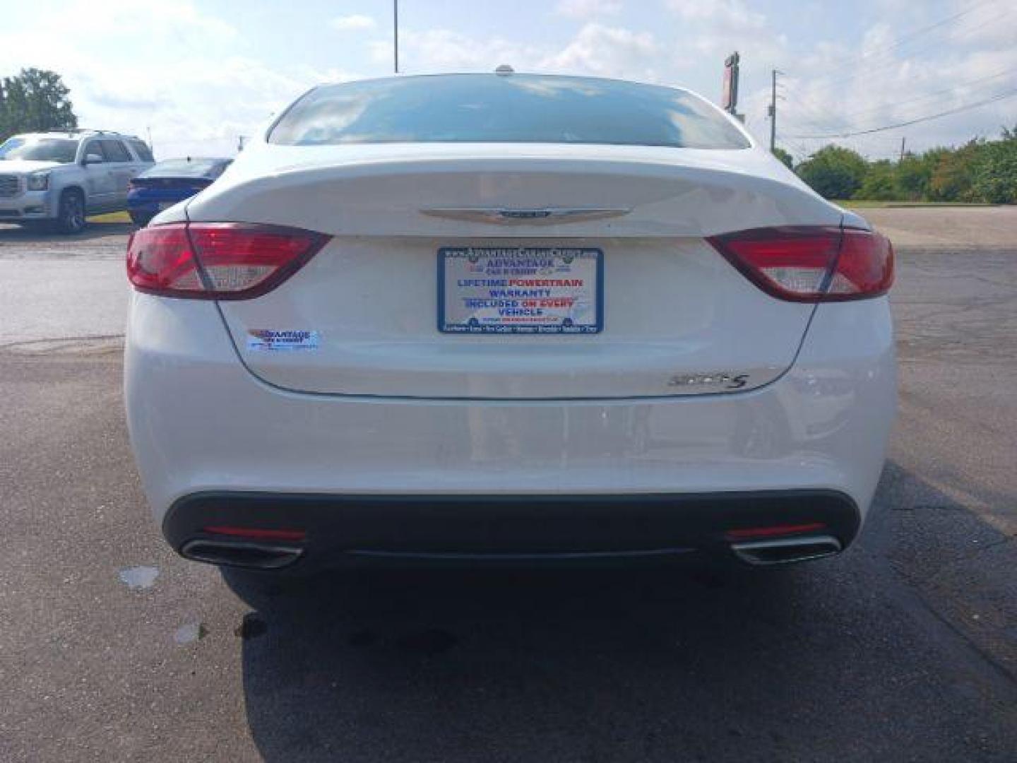 2015 Lunar White Tri-Coat Chrysler 200 S (1C3CCCBB5FN) with an 2.4L L4 DOHC 16V engine, 9-Speed Automatic transmission, located at 1230 East Main St, Xenia, OH, 45385, (937) 908-9800, 39.687321, -83.910294 - Photo#5