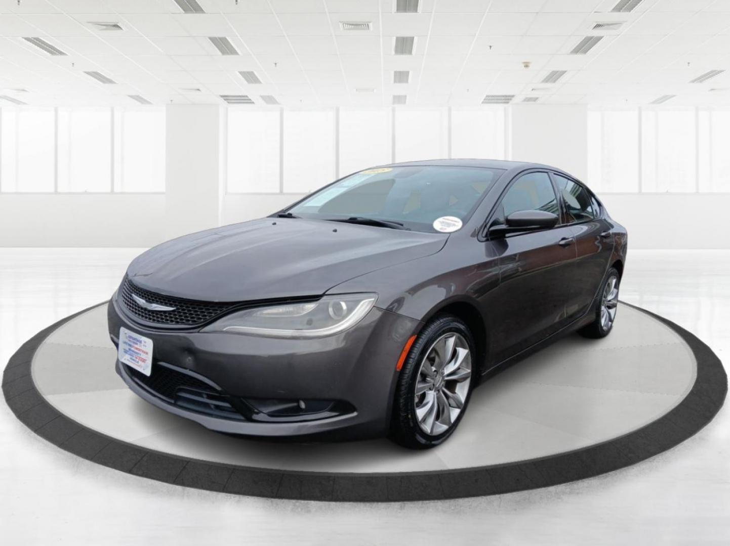 2015 Chrysler 200 S AWD (1C3CCCDG7FN) with an 3.6L V6 DOHC 24V FFV engine, 9-Speed Automatic transmission, located at 401 Woodman Dr, Riverside, OH, 45431, (937) 908-9800, 39.760899, -84.123421 - 2015 Chrysler 200 S AWD - Photo#7