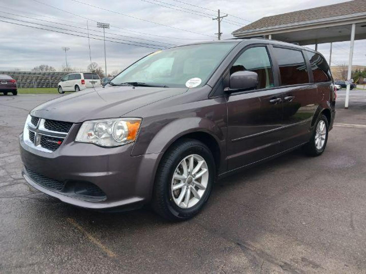 2015 Granite Crystal Met CC Dodge Grand Caravan SXT (2C4RDGCG5FR) with an 3.6L V6 DOHC 24V engine, 6-Speed Automatic transmission, located at 1951 S Dayton Lakeview Rd., New Carlisle, OH, 45344, (937) 908-9800, 39.890999, -84.050255 - Photo#2