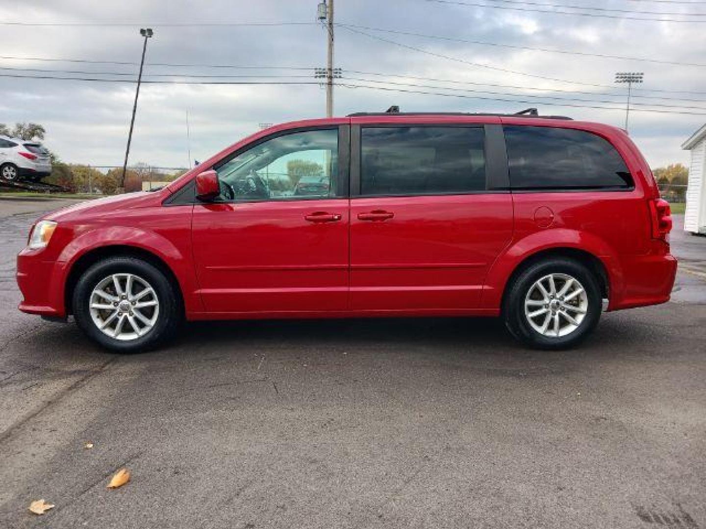 2015 Dp Cherry Red Crystal PC Dodge Grand Caravan SXT (2C4RDGCG1FR) with an 3.6L V6 DOHC 24V engine, 6-Speed Automatic transmission, located at 880 E. National Road, Vandalia, OH, 45377, (937) 908-9800, 39.892189, -84.181015 - Photo#3