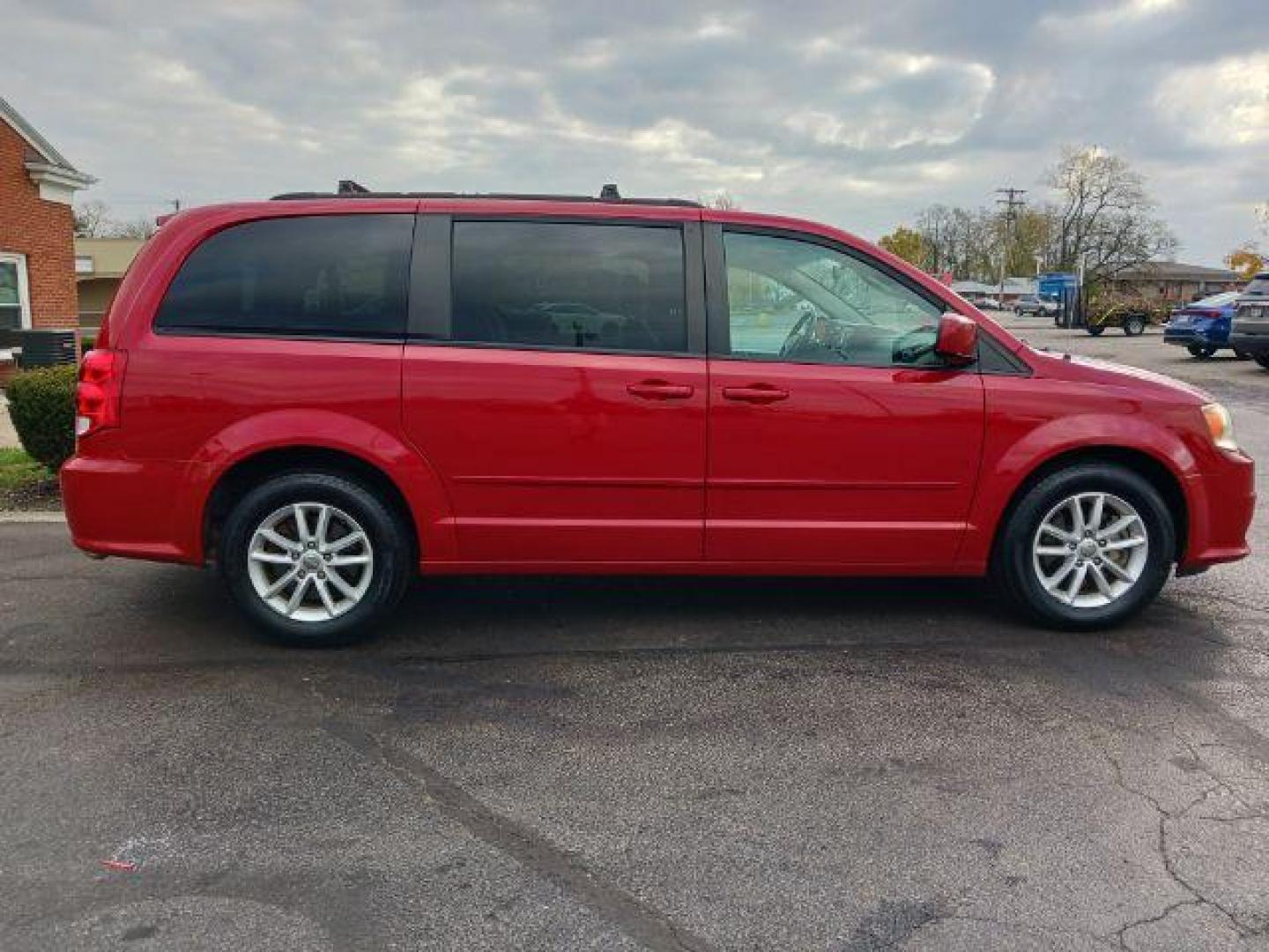 2015 Dp Cherry Red Crystal PC Dodge Grand Caravan SXT (2C4RDGCG1FR) with an 3.6L V6 DOHC 24V engine, 6-Speed Automatic transmission, located at 880 E. National Road, Vandalia, OH, 45377, (937) 908-9800, 39.892189, -84.181015 - Photo#4