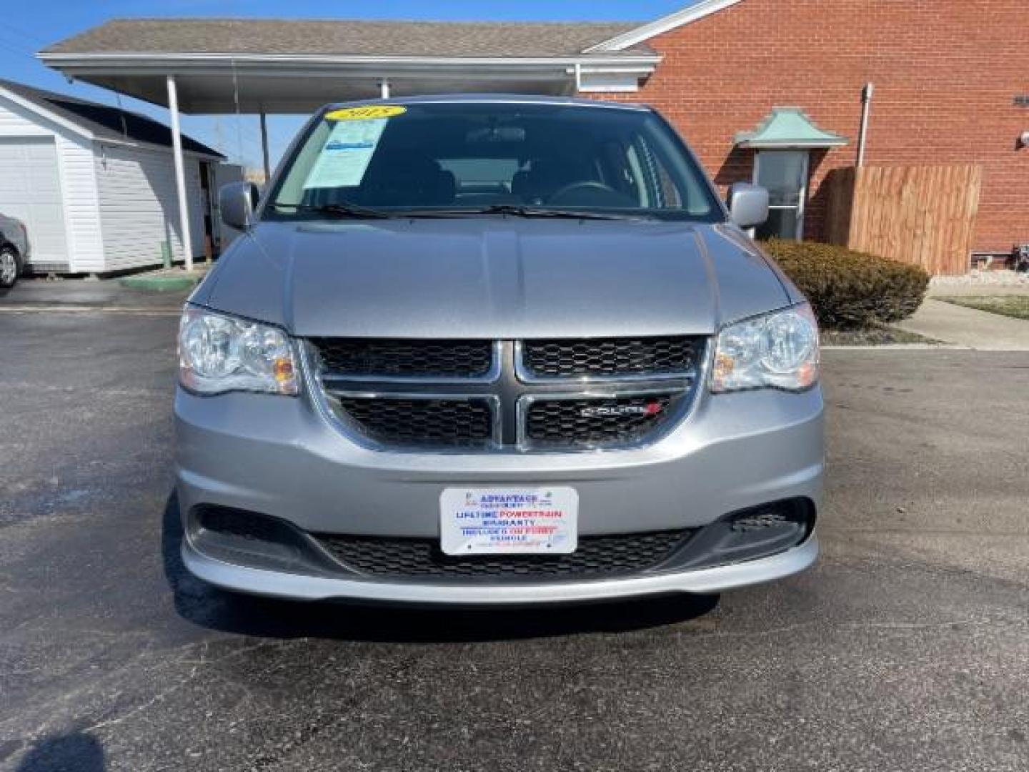 2015 Billet Silver Metallic CC Dodge Grand Caravan SXT (2C4RDGCG7FR) with an 3.6L V6 DOHC 24V engine, 6-Speed Automatic transmission, located at 4508 South Dixie Dr, Moraine, OH, 45439, (937) 908-9800, 39.690136, -84.216438 - Photo#2