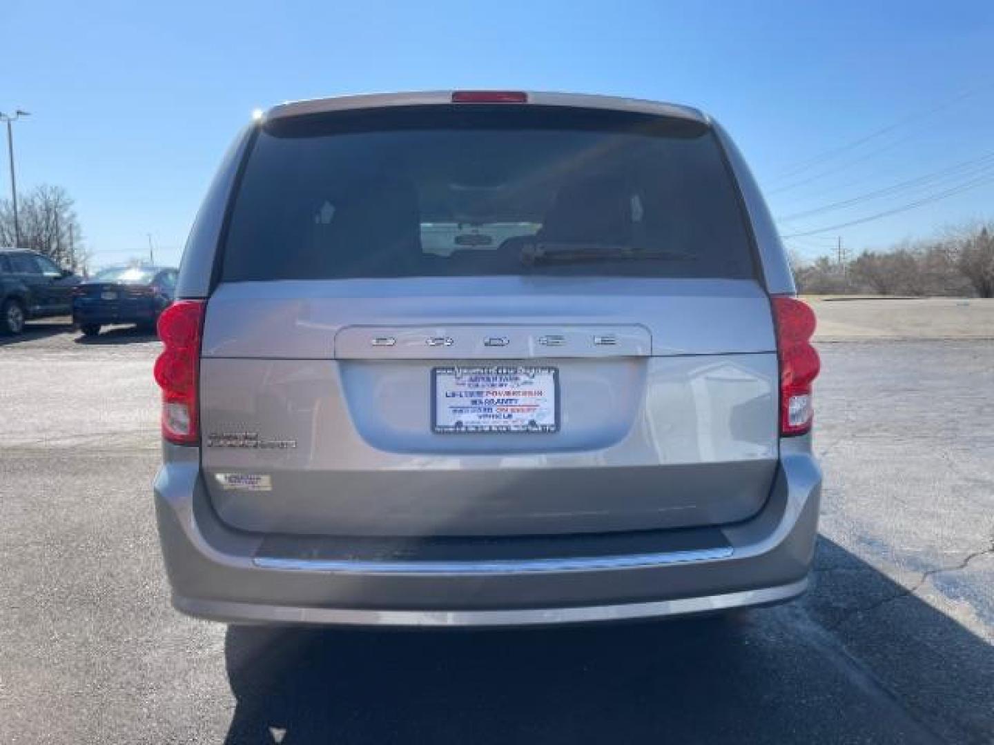 2015 Billet Silver Metallic CC Dodge Grand Caravan SXT (2C4RDGCG7FR) with an 3.6L V6 DOHC 24V engine, 6-Speed Automatic transmission, located at 4508 South Dixie Dr, Moraine, OH, 45439, (937) 908-9800, 39.690136, -84.216438 - Photo#3