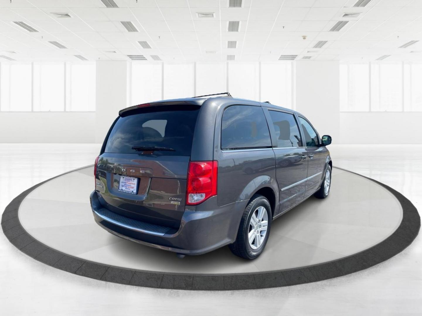 2015 Gray Dodge Grand Caravan Crew (2C4RDGDG5FR) with an 3.6L V6 DOHC 24V engine, 6-Speed Automatic transmission, located at 1230 East Main St, Xenia, OH, 45385, (937) 908-9800, 39.687321, -83.910294 - Photo#2