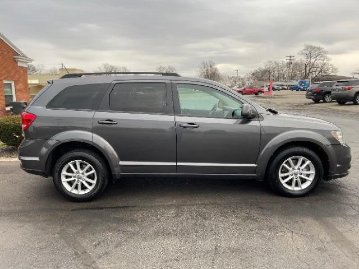 2015 Granite Crystal Met CC Dodge Journey SXT AWD (3C4PDDBG7FT) with an 3.6L V6 DOHC 24V engine, 6-Speed Automatic transmission, located at 1184 Kauffman Ave, Fairborn, OH, 45324, (937) 908-9800, 39.807365, -84.029114 - Photo#3