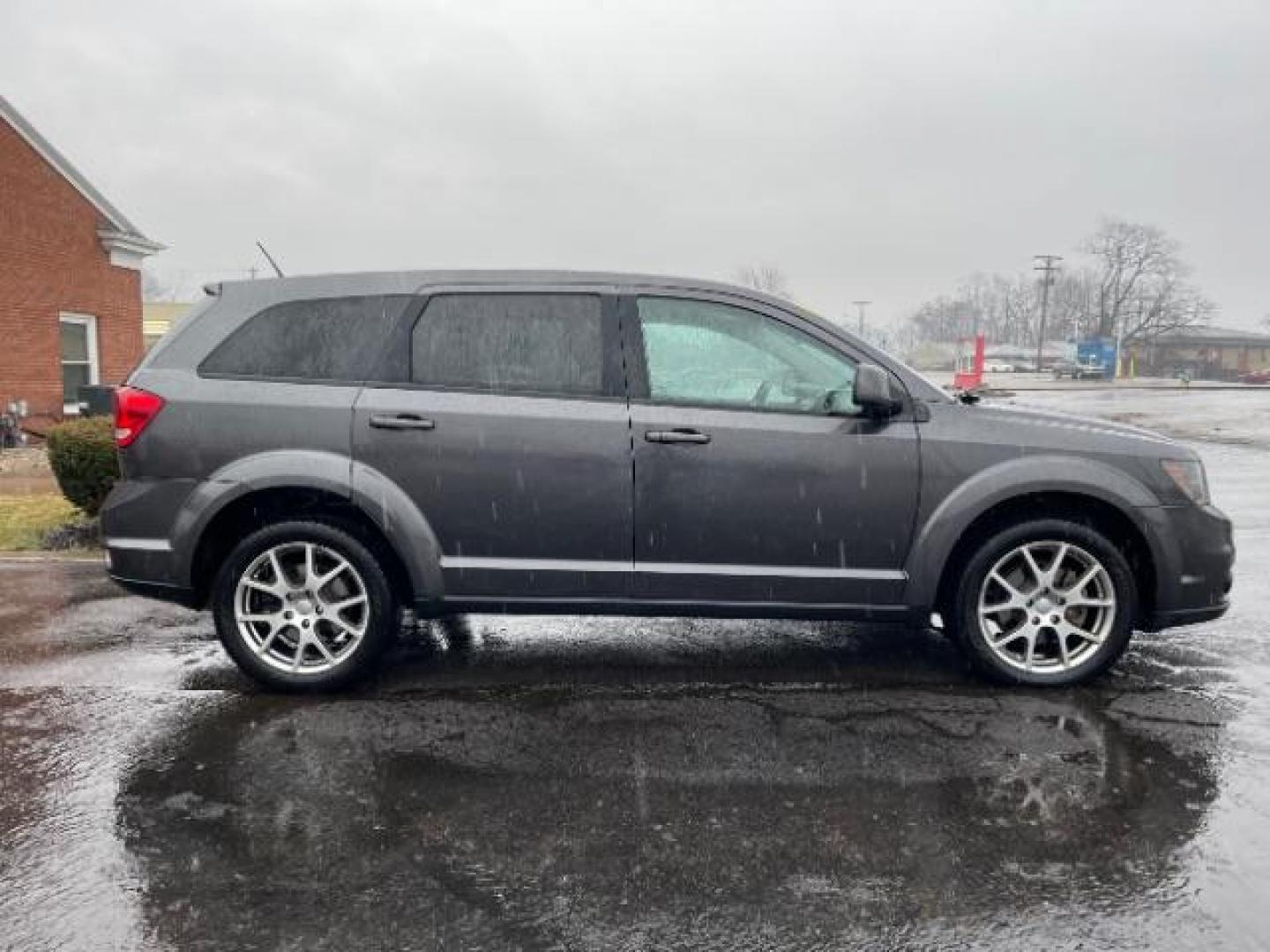 2015 Granite Crystal Met CC Dodge Journey R/T AWD (3C4PDDEG1FT) with an 3.6L V6 DOHC 24V engine, 6-Speed Automatic transmission, located at 401 Woodman Dr, Riverside, OH, 45431, (937) 908-9800, 39.763779, -84.122063 - Photo#3