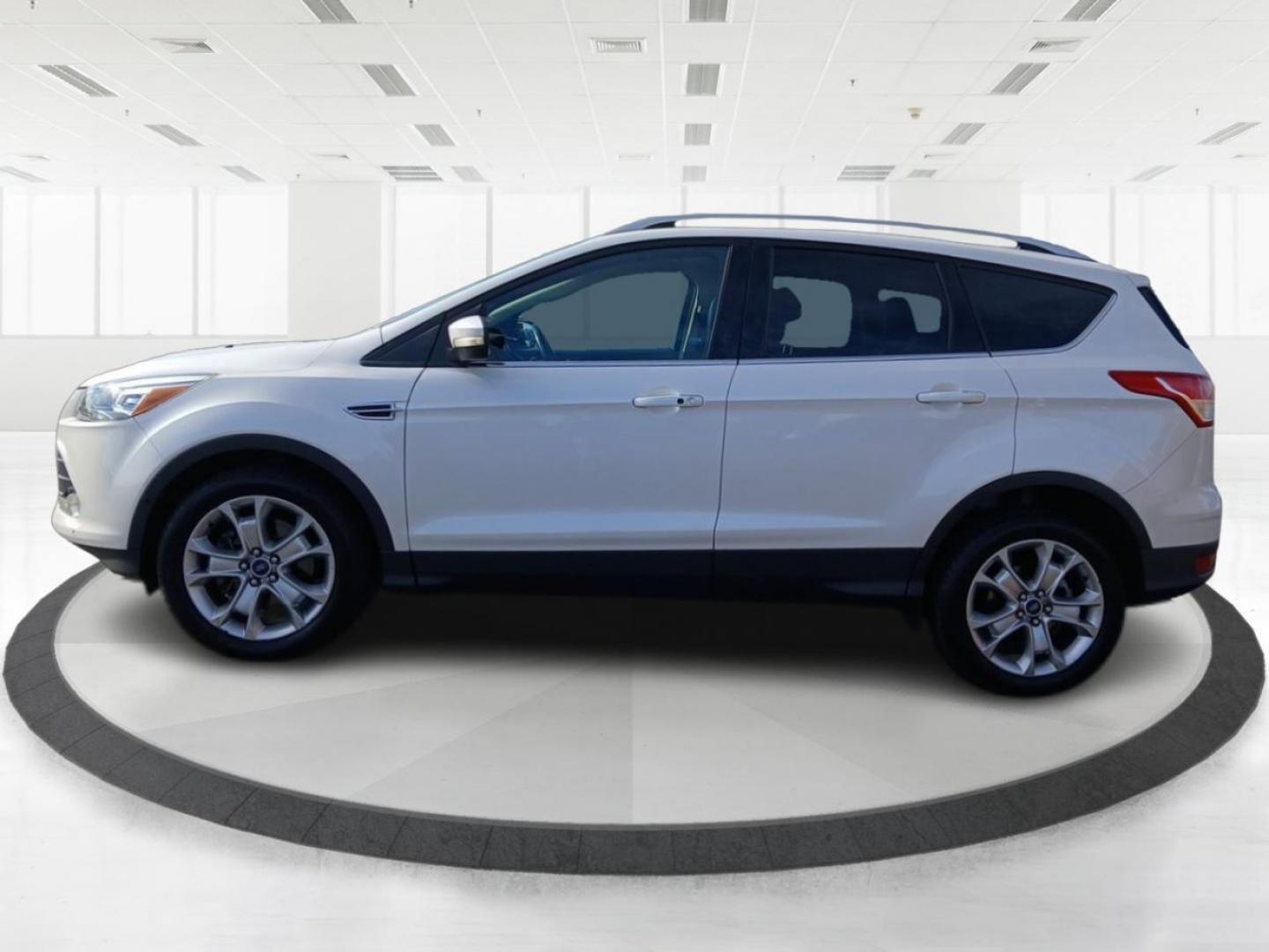 2015 Ford Escape Titanium 4WD (1FMCU9J93FU) with an 2.0L L4 DOHC 16V engine, 6-Speed Automatic transmission, located at 1184 Kauffman Ave, Fairborn, OH, 45324, (937) 908-9800, 39.807072, -84.030914 - 2015 Ford Escape Titanium 4WD - Photo#5