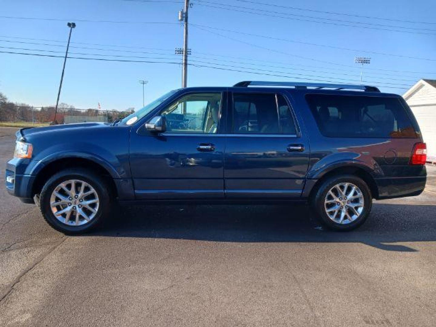 2015 Blue Jeans Metallic Ford Expedition EL Limited 4WD (1FMJK2AT6FE) with an 3.5L V6 DOHC 24V FFV engine, 6-Speed Automatic transmission, located at 1230 East Main St, Xenia, OH, 45385, (937) 908-9800, 39.687321, -83.910294 - Photo#3