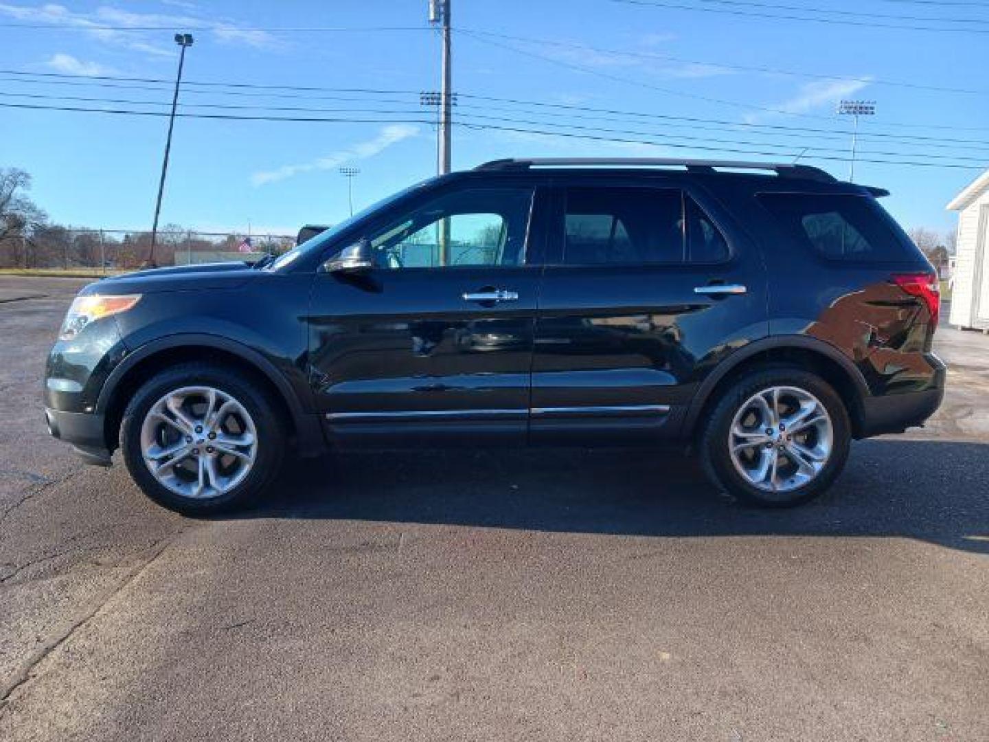 2015 Tuxedo Black Metallic Ford Explorer Limited 4WD (1FM5K8F84FG) with an 3.5L V6 DOHC 24V engine, 6-Speed Automatic transmission, located at 880 E. National Road, Vandalia, OH, 45377, (937) 908-9800, 39.892189, -84.181015 - Photo#3