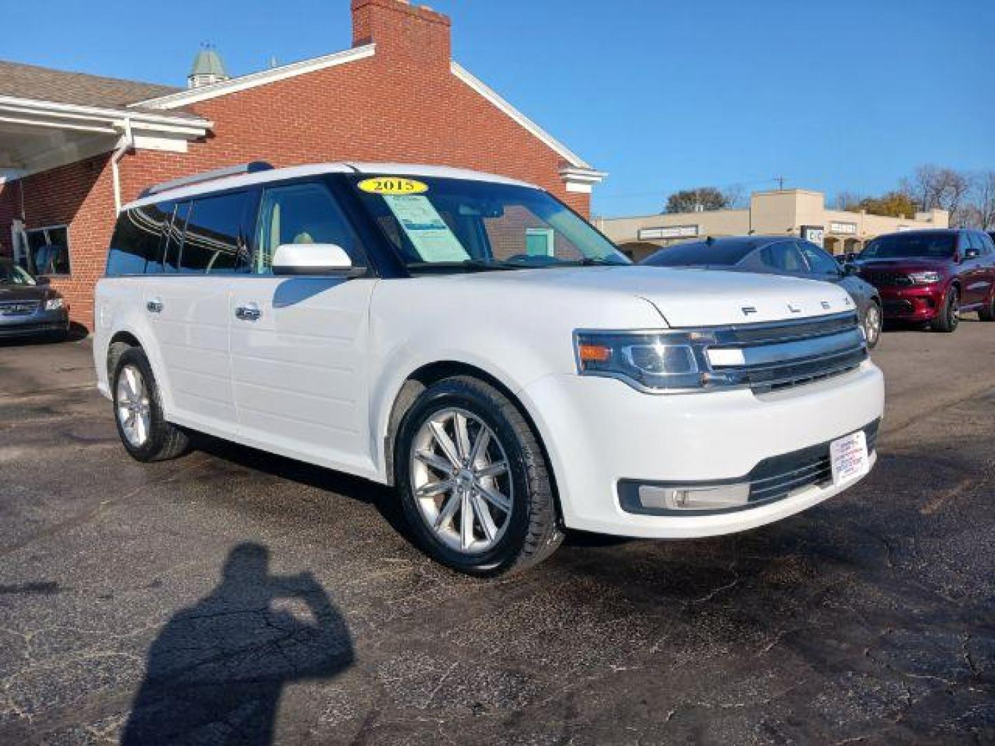 2015 White Platinum Metallic Tri-Coat Ford Flex Limited AWD (2FMHK6D84FB) with an 3.5L V6 DOHC 24V engine, 6-Speed Automatic Overdrive transmission, located at 1230 East Main St, Xenia, OH, 45385, (937) 908-9800, 39.687321, -83.910294 - Photo#0