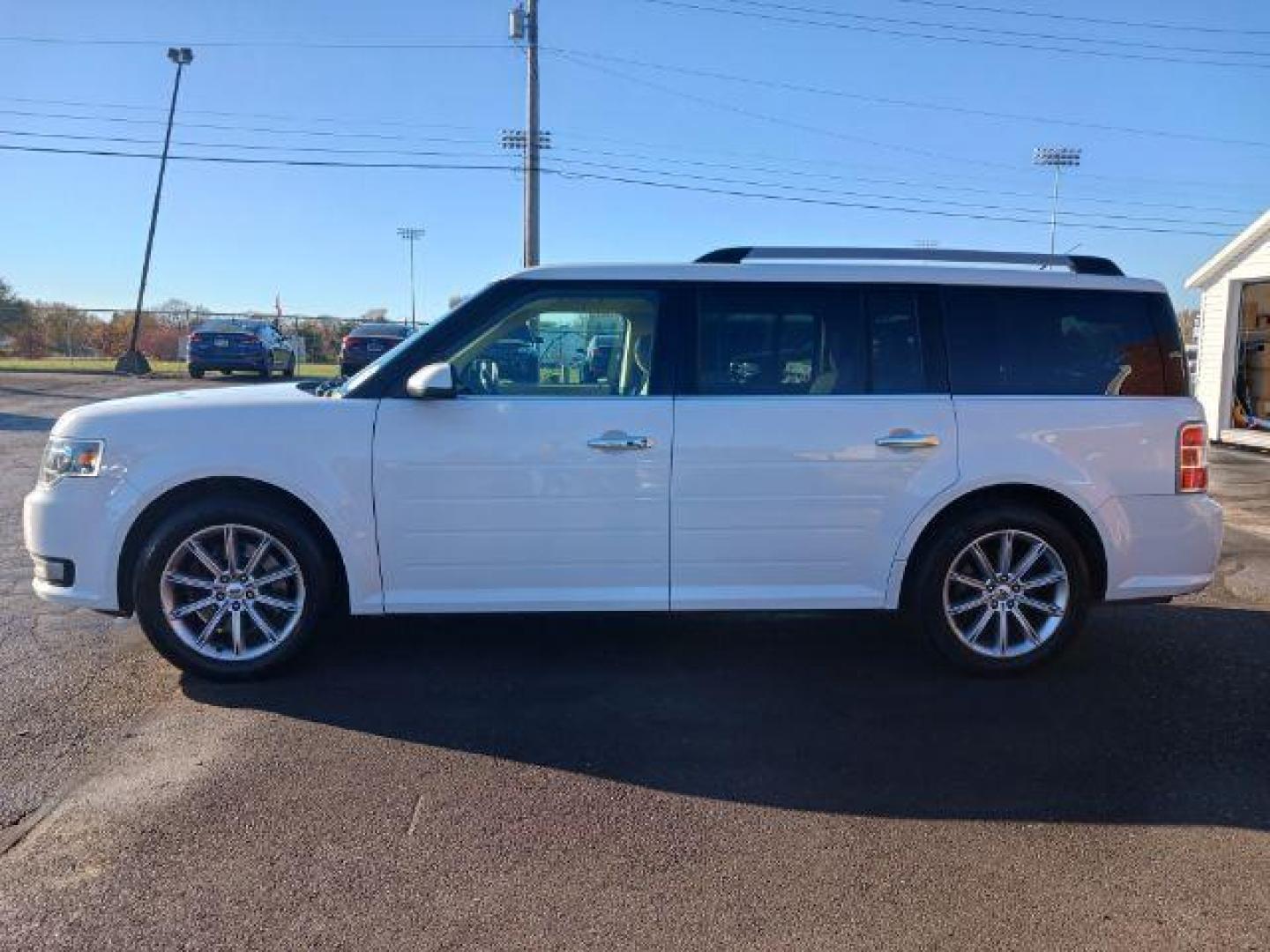 2015 White Platinum Metallic Tri-Coat Ford Flex Limited AWD (2FMHK6D84FB) with an 3.5L V6 DOHC 24V engine, 6-Speed Automatic Overdrive transmission, located at 1230 East Main St, Xenia, OH, 45385, (937) 908-9800, 39.687321, -83.910294 - Photo#3