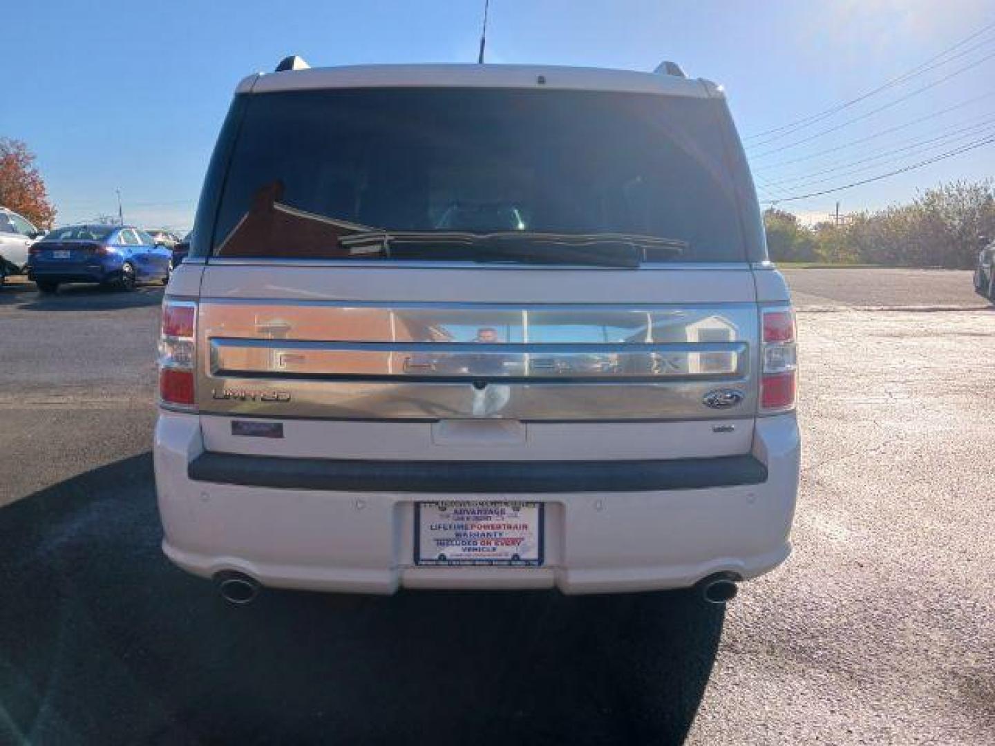 2015 White Platinum Metallic Tri-Coat Ford Flex Limited AWD (2FMHK6D84FB) with an 3.5L V6 DOHC 24V engine, 6-Speed Automatic Overdrive transmission, located at 1230 East Main St, Xenia, OH, 45385, (937) 908-9800, 39.687321, -83.910294 - Photo#5