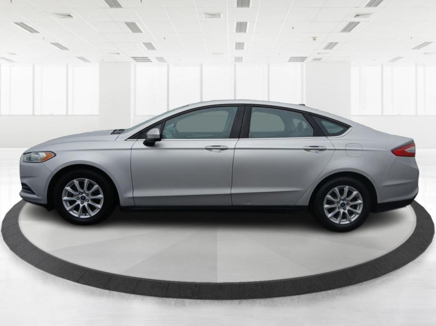 2015 Ingot Silver Ford Fusion S (3FA6P0G74FR) with an 2.5L L4 DOHC 16V engine, 6-Speed Automatic transmission, located at 8750 N County Rd 25A, Piqua, OH, 45356, (937) 908-9800, 40.164391, -84.232513 - Photo#5