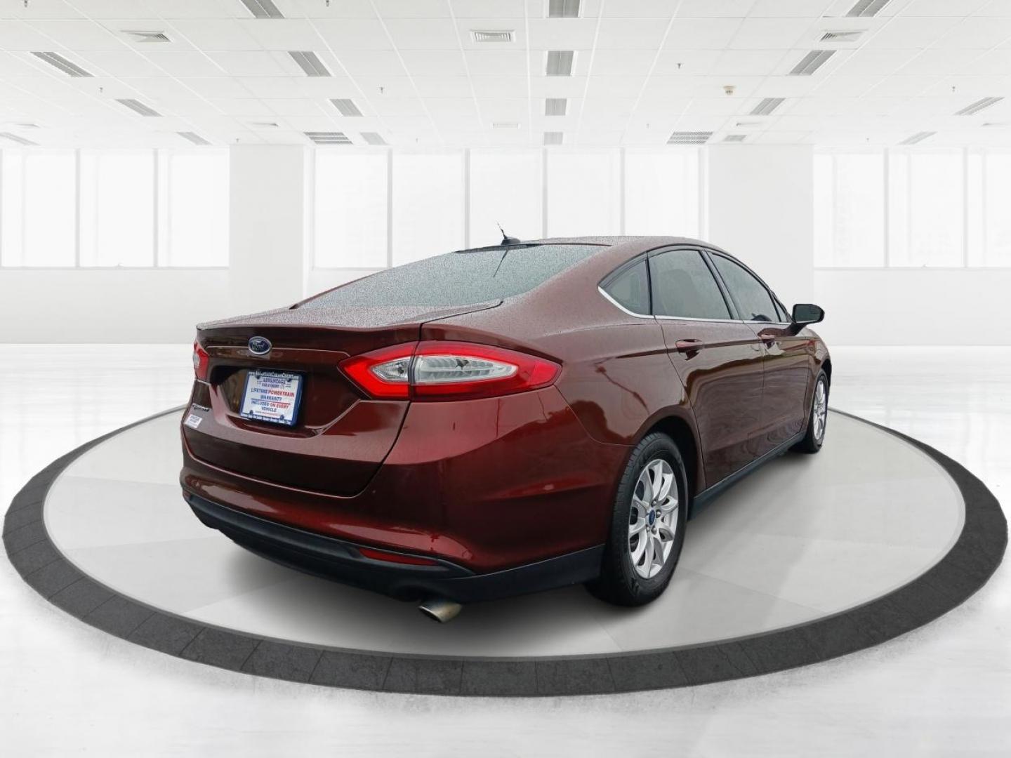 2015 Guard Ford Fusion (3FA6P0G78FR) with an 2.5L L4 DOHC 16V engine, 6-Speed Automatic transmission, located at 1951 S Dayton Lakeview Rd., New Carlisle, OH, 45344, (937) 908-9800, 39.890999, -84.050255 - Photo#2