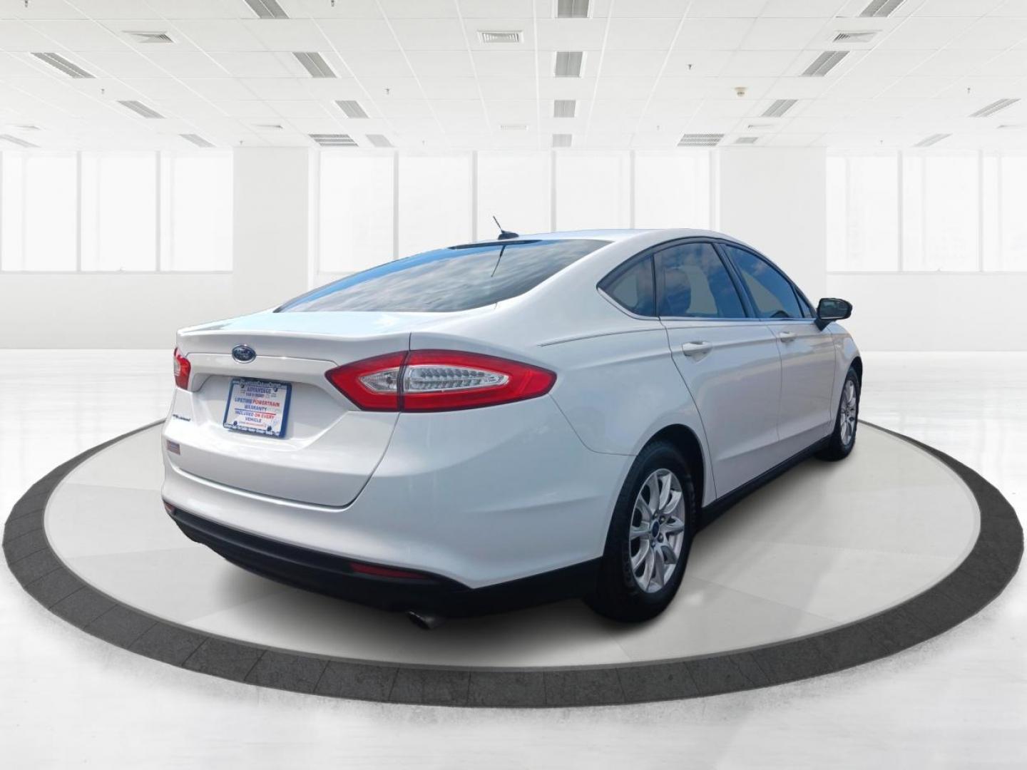 2015 Oxford White Ford Fusion (1FA6P0G71F5) with an 2.5L L4 DOHC 16V engine, 6-Speed Automatic transmission, located at 880 E. National Road, Vandalia, OH, 45377, (937) 908-9800, 39.892189, -84.181015 - Photo#2