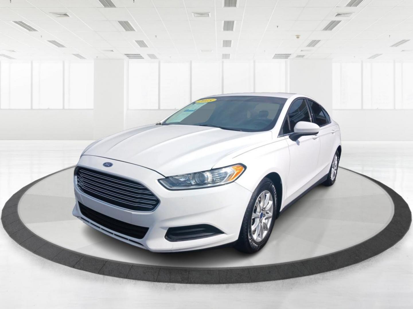 2015 Oxford White Ford Fusion (1FA6P0G71F5) with an 2.5L L4 DOHC 16V engine, 6-Speed Automatic transmission, located at 880 E. National Road, Vandalia, OH, 45377, (937) 908-9800, 39.892189, -84.181015 - Photo#7