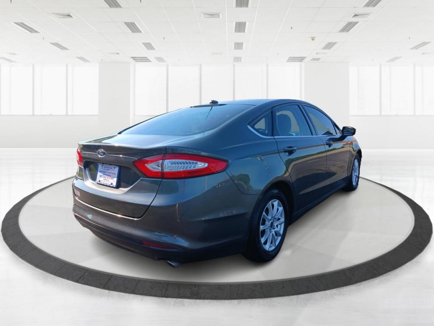 2015 Magnetic Ford Fusion (3FA6P0G78FR) with an 2.5L L4 DOHC 16V engine, 6-Speed Automatic transmission, located at 4508 South Dixie Dr, Moraine, OH, 45439, (937) 908-9800, 39.690136, -84.216438 - Photo#2