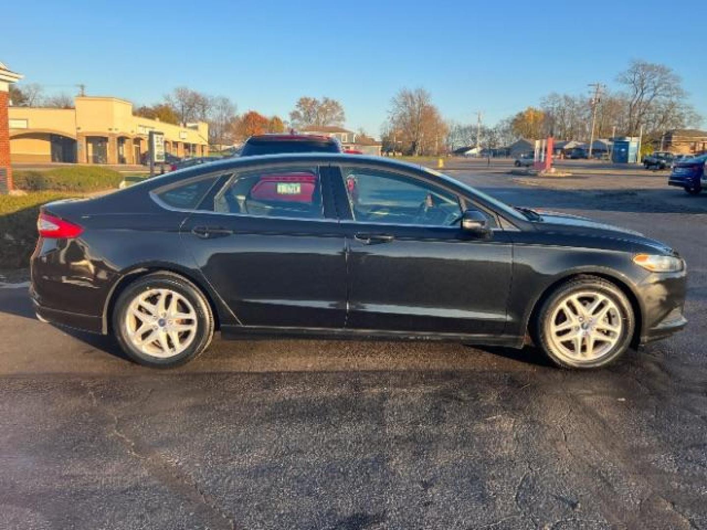 2015 Tuxedo Black Ford Fusion SE (3FA6P0H73FR) with an 2.5L L4 DOHC 16V engine, 6-Speed Automatic transmission, located at 1230 East Main St, Xenia, OH, 45385, (937) 908-9800, 39.687321, -83.910294 - Photo#5