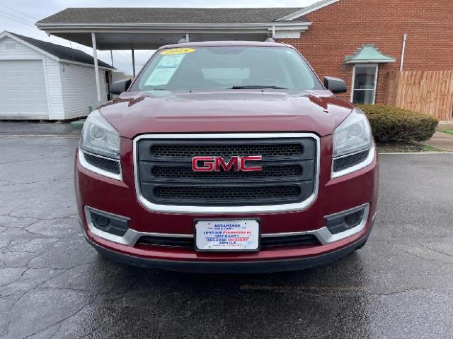 2015 Crimson Red Tincoat GMC Acadia SLE-2 AWD (1GKKVPKDXFJ) with an 3.6L V6 DOHC 24V engine, 6-Speed Automatic transmission, located at 1184 Kauffman Ave, Fairborn, OH, 45324, (937) 908-9800, 39.807365, -84.029114 - Photo#4