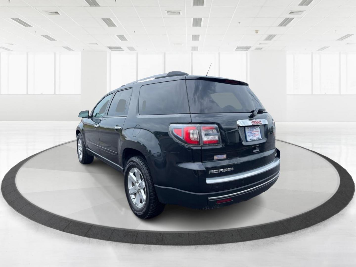 2015 Carbon Black Metallic GMC Acadia SLE-2 AWD (1GKKVPKD8FJ) with an 3.6L V6 DOHC 24V engine, 6-Speed Automatic transmission, located at 1951 S Dayton Lakeview Rd., New Carlisle, OH, 45344, (937) 908-9800, 39.890999, -84.050255 - Photo#4