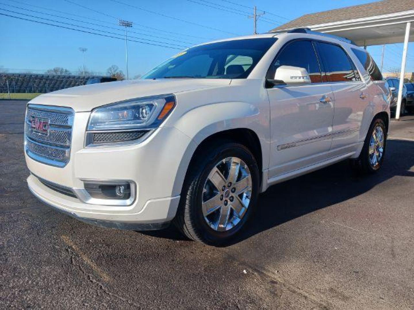 2015 White Diamond Tricoat GMC Acadia Denali AWD (1GKKVTKD6FJ) with an 3.6L V6 DOHC 24V engine, 6-Speed Automatic transmission, located at 4508 South Dixie Dr, Moraine, OH, 45439, (937) 908-9800, 39.690136, -84.216438 - Photo#2