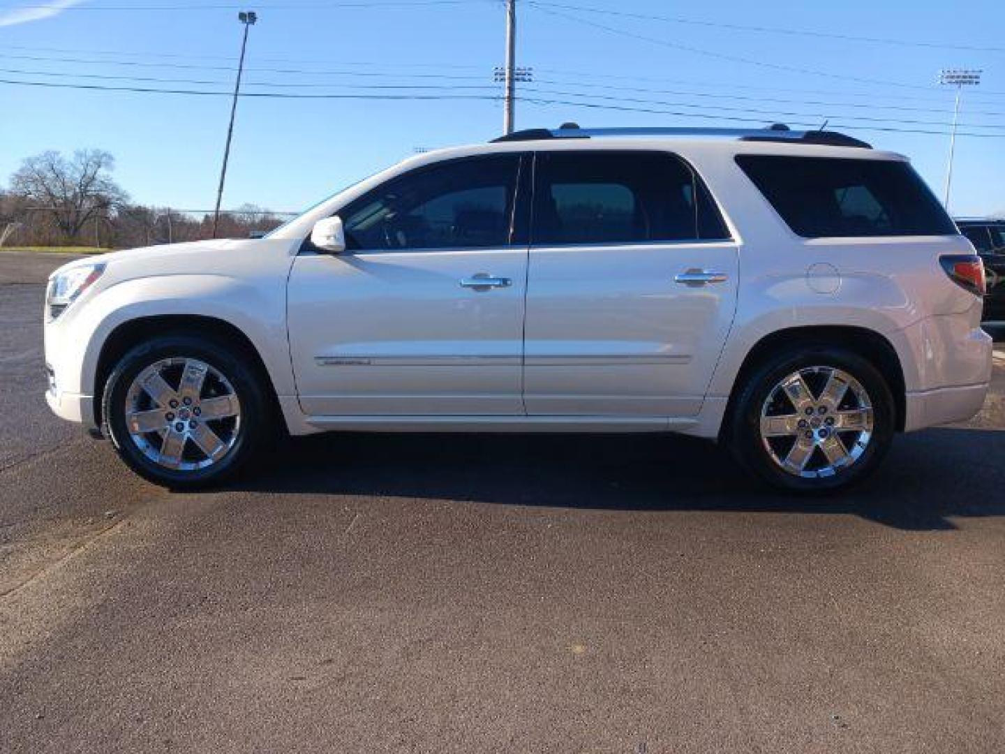 2015 White Diamond Tricoat GMC Acadia Denali AWD (1GKKVTKD6FJ) with an 3.6L V6 DOHC 24V engine, 6-Speed Automatic transmission, located at 4508 South Dixie Dr, Moraine, OH, 45439, (937) 908-9800, 39.690136, -84.216438 - Photo#3