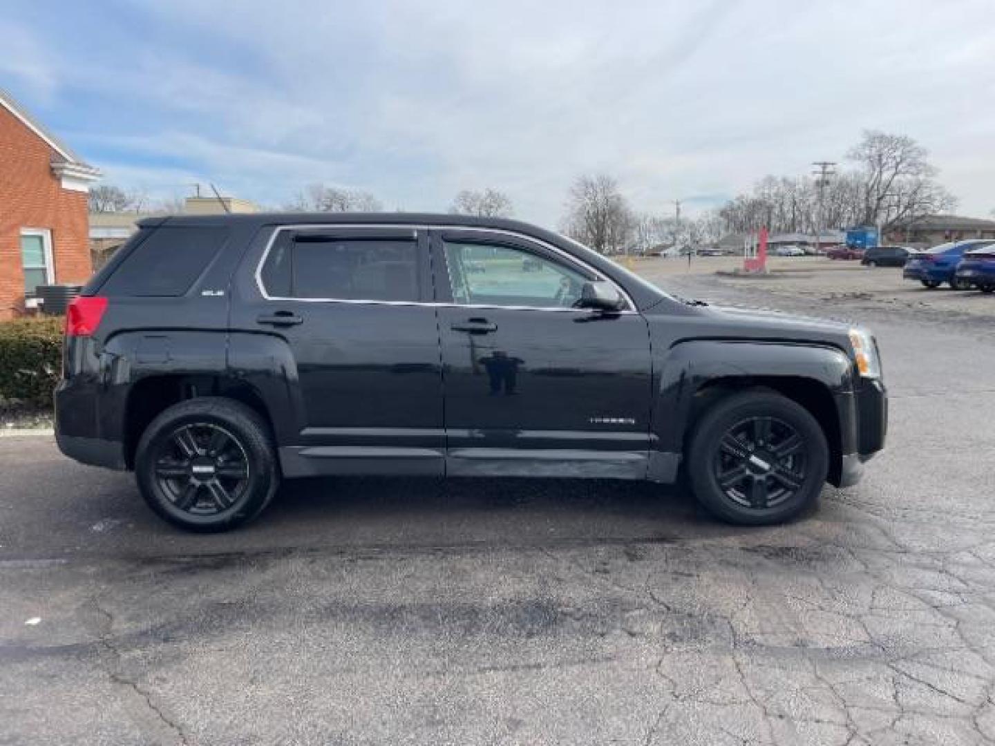 2015 Carbon Black Metallic GMC Terrain SLE1 AWD (2GKFLVEK4F6) with an 2.4L L4 DOHC 16V engine, 6-Speed Automatic transmission, located at 1951 S Dayton Lakeview Rd., New Carlisle, OH, 45344, (937) 908-9800, 39.890999, -84.050255 - Photo#3