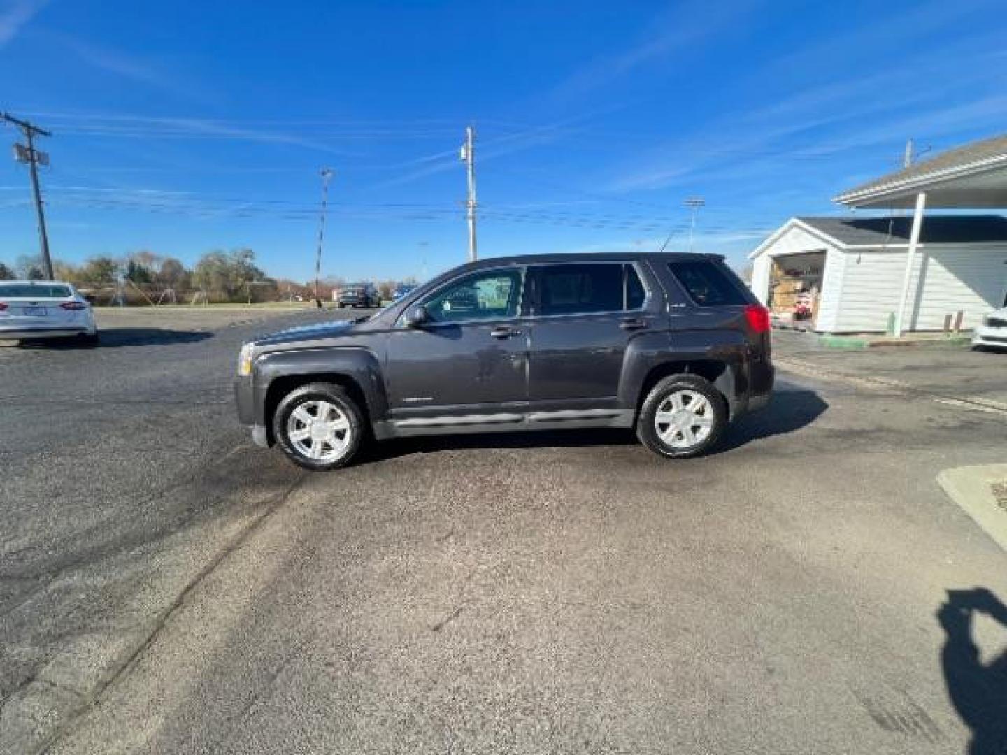 2015 Onyx Black GMC Terrain SLE1 FWD (2GKALMEK0F6) with an 2.4L L4 DOHC 16V engine, 6-Speed Automatic transmission, located at 880 E. National Road, Vandalia, OH, 45377, (937) 908-9800, 39.892189, -84.181015 - Photo#3