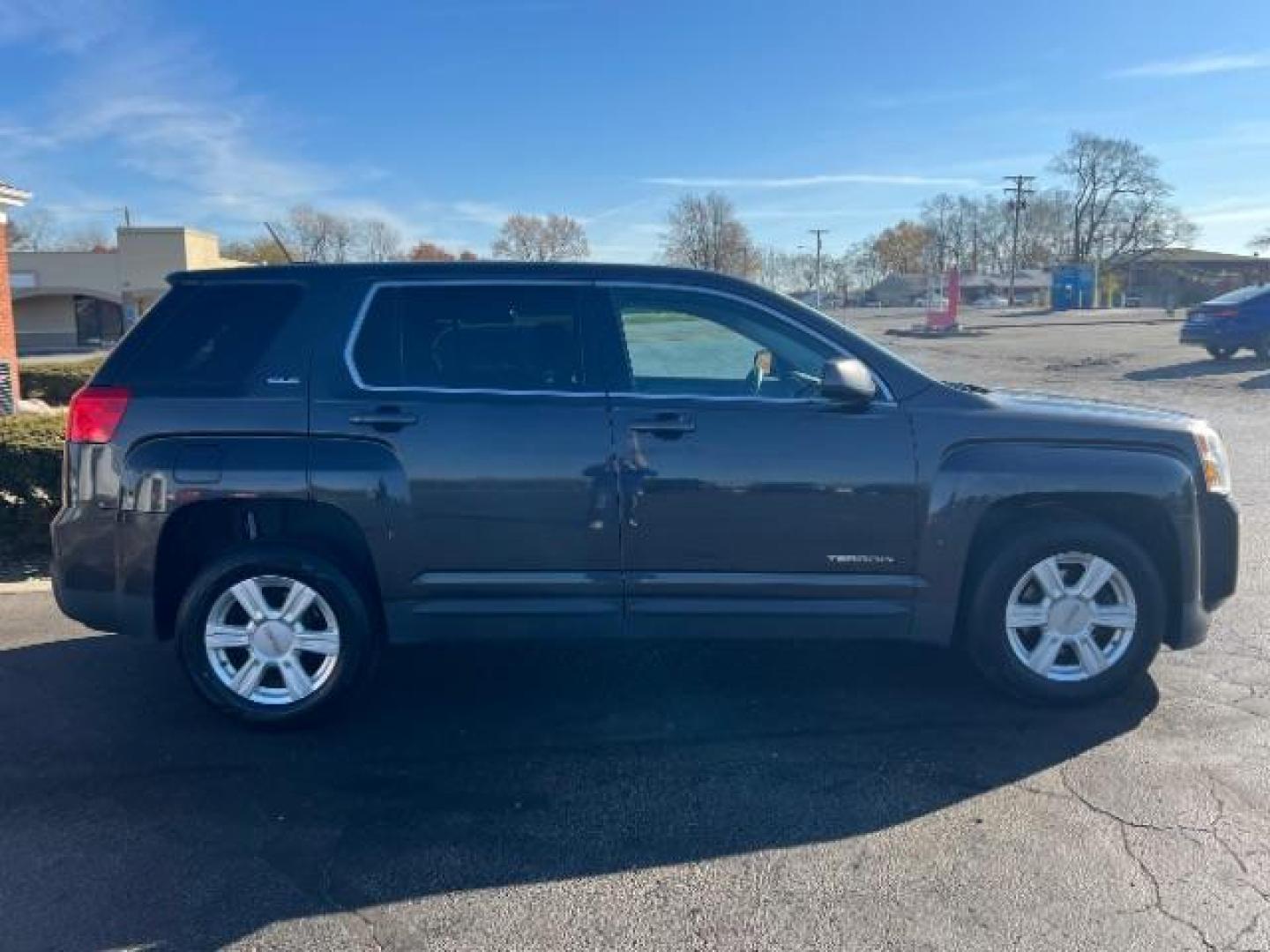 2015 Onyx Black GMC Terrain SLE1 FWD (2GKALMEK0F6) with an 2.4L L4 DOHC 16V engine, 6-Speed Automatic transmission, located at 880 E. National Road, Vandalia, OH, 45377, (937) 908-9800, 39.892189, -84.181015 - Photo#5