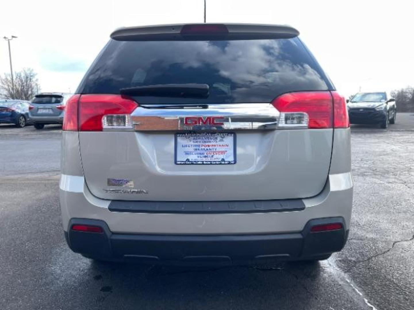 2015 Champagne Silver Metallic GMC Terrain SLE1 FWD (2GKALMEK8F6) with an 2.4L L4 DOHC 16V engine, 6-Speed Automatic transmission, located at 880 E. National Road, Vandalia, OH, 45377, (937) 908-9800, 39.892189, -84.181015 - Photo#3